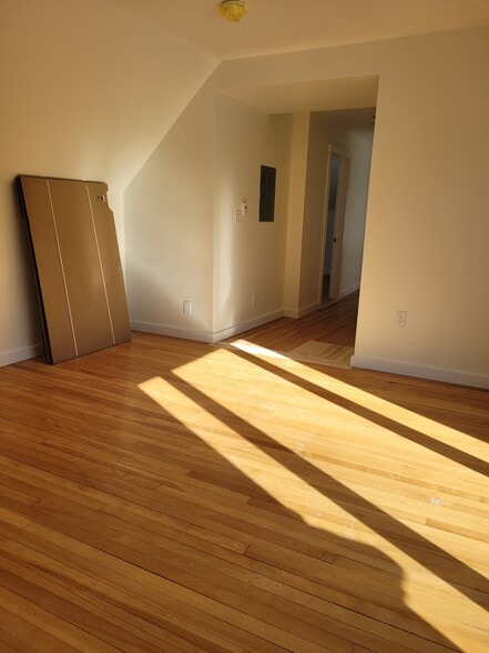 Living Room - 34 Park St