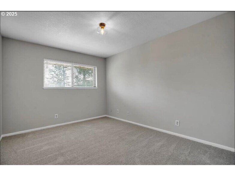 bedroom 3 -upper - 8325 SW Terwilliger Blvd