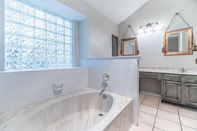Building Photo - 7022 Escondido Dr