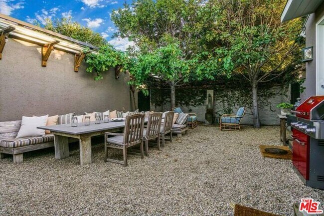 Building Photo - 1972 Stearns Dr