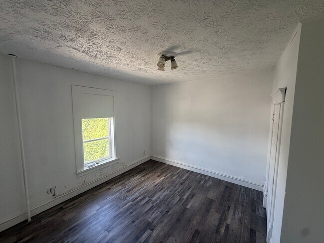 Building Photo - 1330 I St