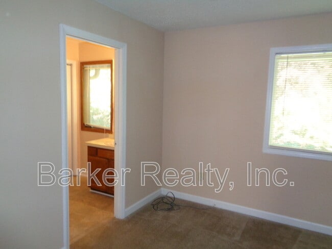 Building Photo - 4360 Hunters Club Dr