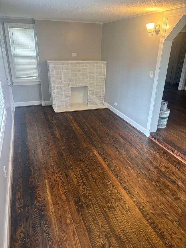 Building Photo - 3/2 in Midfield