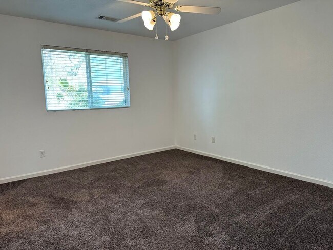 Building Photo - Well maintained home in desirable Ravenwood, Anderson subdivision