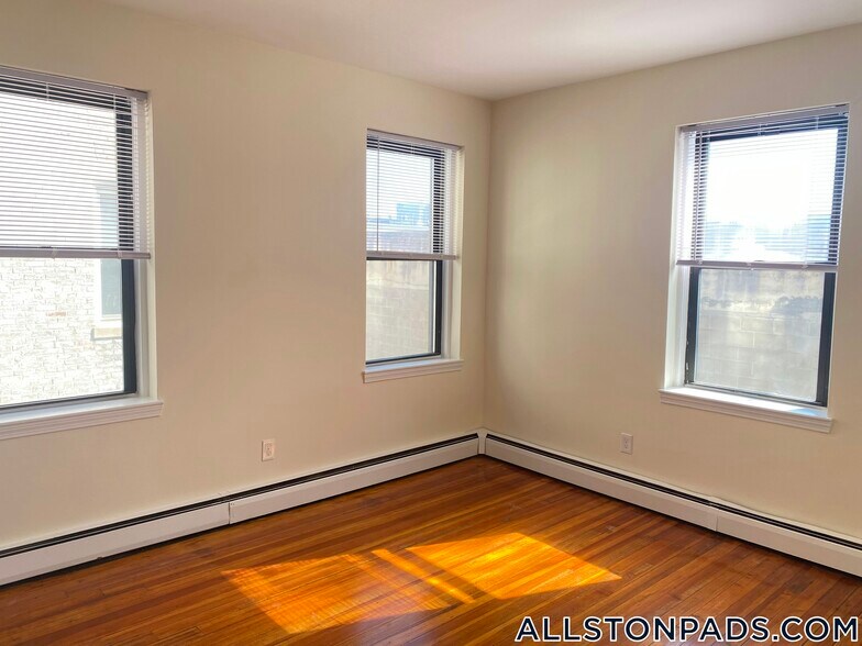 Building Photo - 64 Brighton Ave