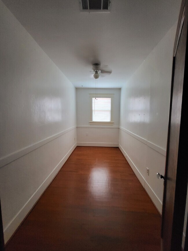 Small Bedroom 81 x 170 - 2231 Marengo St
