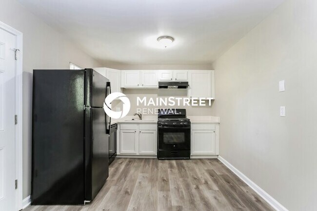 Building Photo - 3 Bedroom Pet-Friendly Home in Columbus, OH with Main Street Renewal