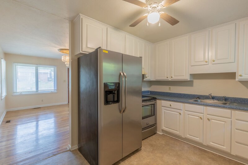 Building Photo - 925 Fleetwood Dr