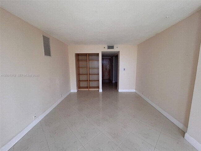 Building Photo - 7601 E Treasure Dr