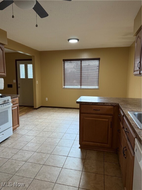 Building Photo - 15809 Montrose Ave