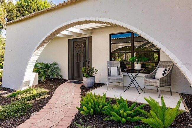 Building Photo - 904 S Doral Ln