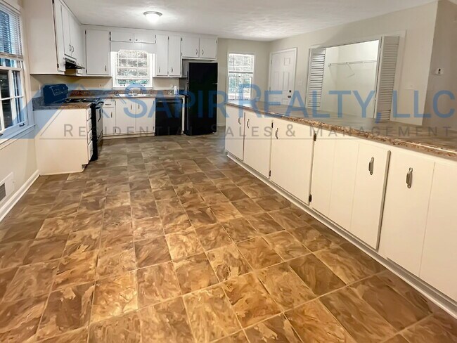 Building Photo - 4125 Maple Ferry Dr