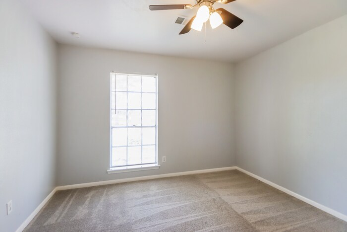 Building Photo - 810 Townley St