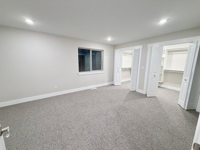 Building Photo - 7212 Shaver Dr