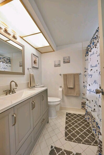 Building Photo - 4550 Cove Cir