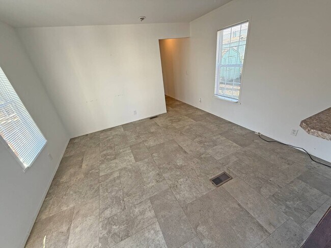 Building Photo - 2501 N Apperson Way