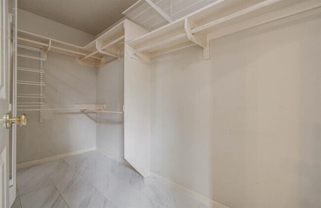 Building Photo - 16839 Willow Bend Ct