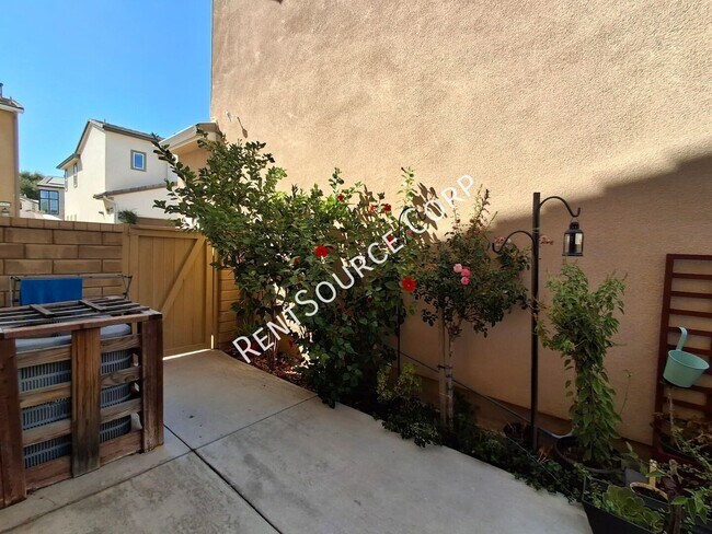 Building Photo - 24355 Verdugo Cir