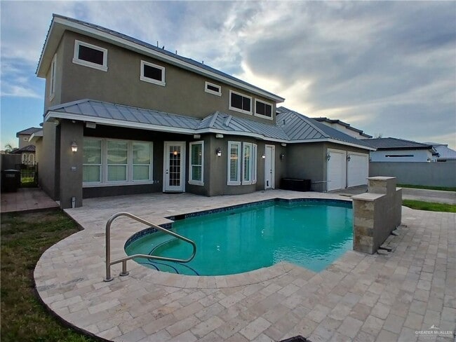 Building Photo - 12 Hampton Ave