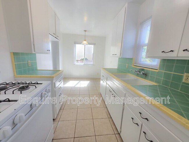 Building Photo - 808 Palm Dr