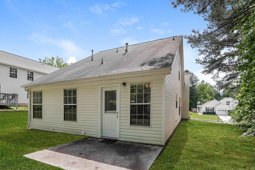 Building Photo - 1531 Wembley Dr