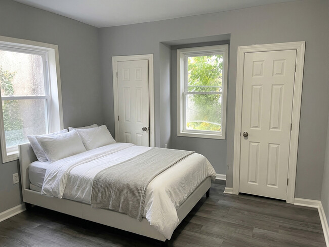 Building Photo - 206 N 60th St