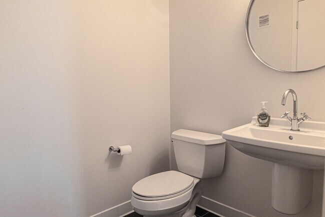 Building Photo - 1 Earhart St