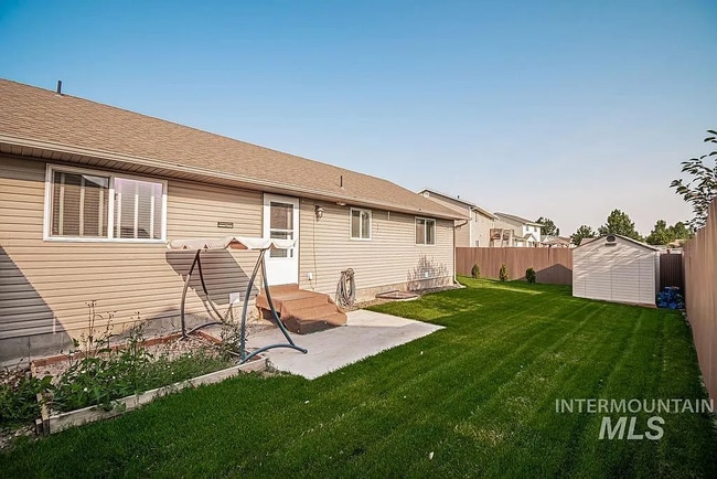 Building Photo - 2221 Frontier Dr