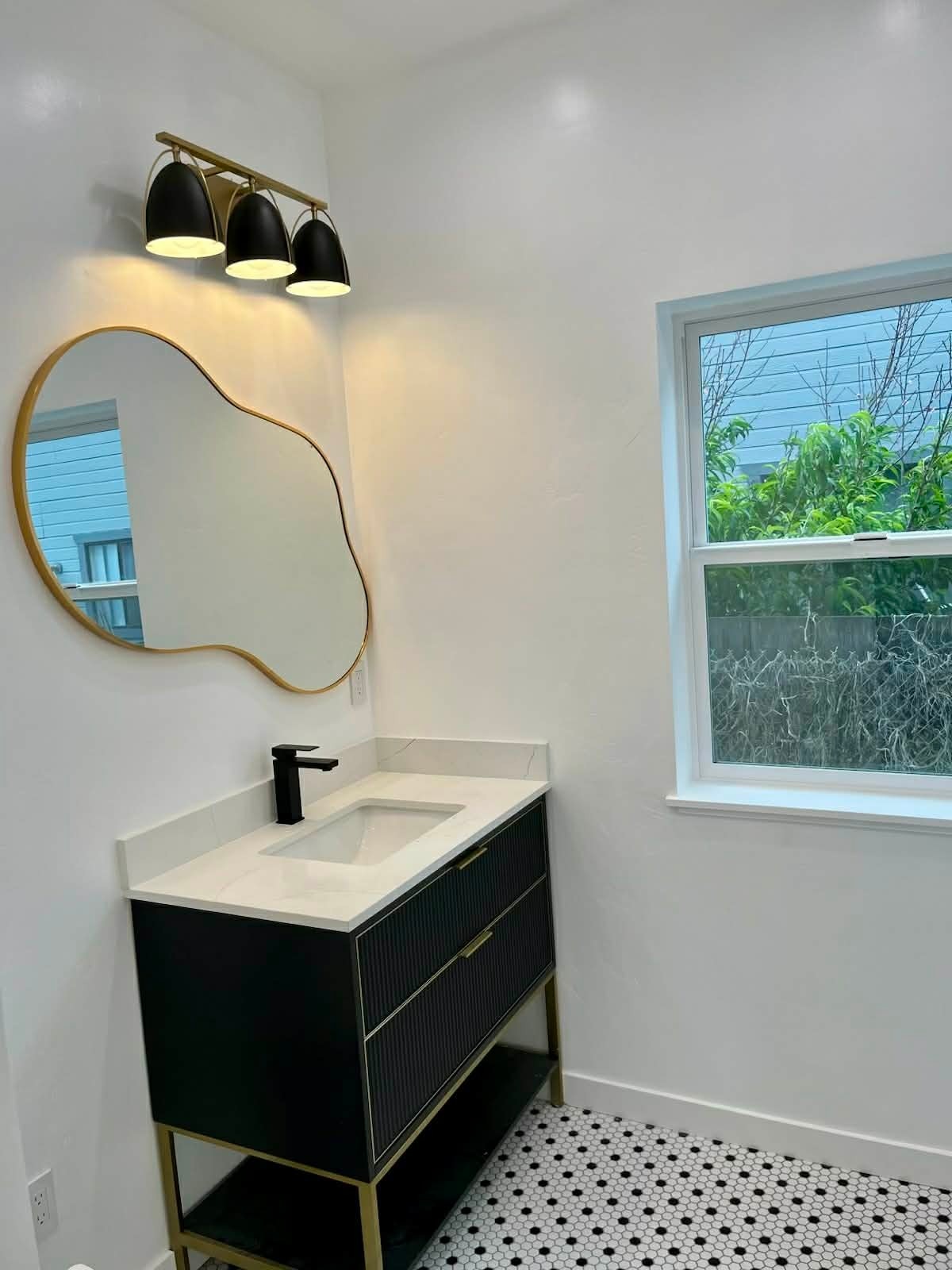 Building Photo - 550 Palm Ave