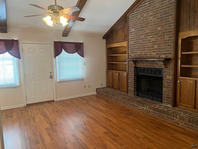 Building Photo - 213 Westwood Dr