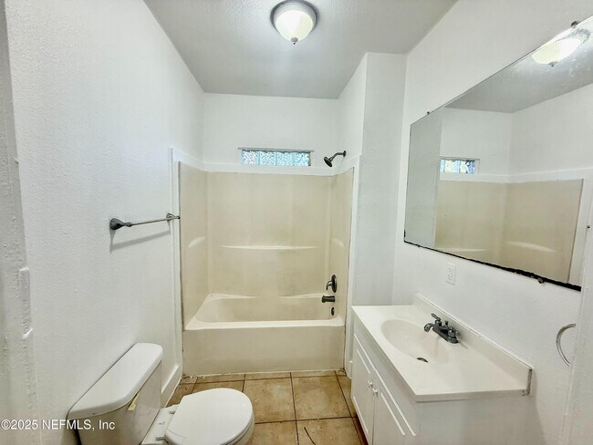 Building Photo - 2780 Sunnyside St