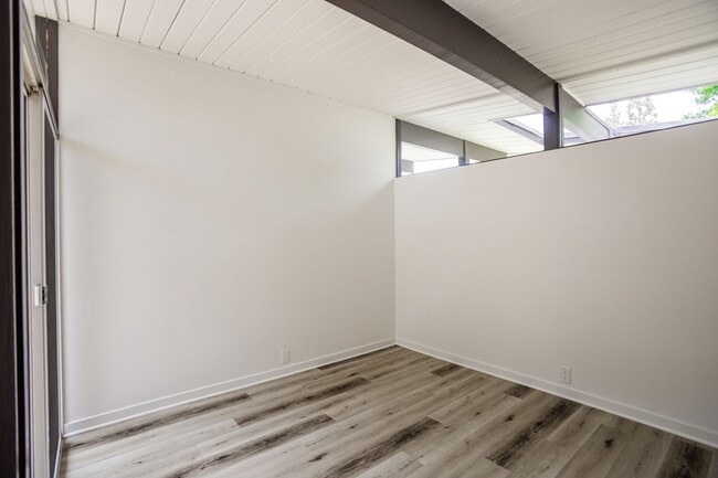 Building Photo - 814 E Ferndale Ave