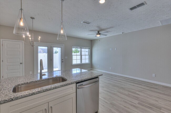 Building Photo - 1/2 OFF MOVE IN SPECIAL....BRAND NEW Luxury Townhome in Tullahoma!!