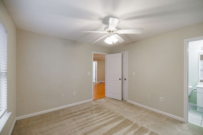 Building Photo - 490 S Barnett Shoals Rd