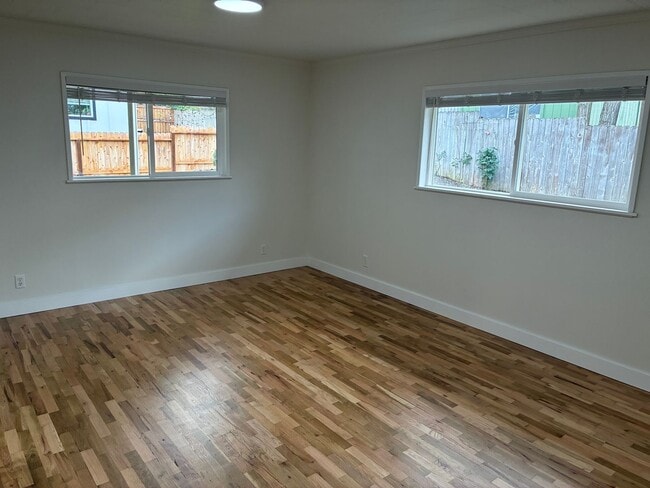 Building Photo - Quiet 3 Bedroom, 2 Bath with Large Backyard