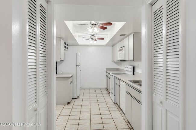 Building Photo - 105 La Costa St