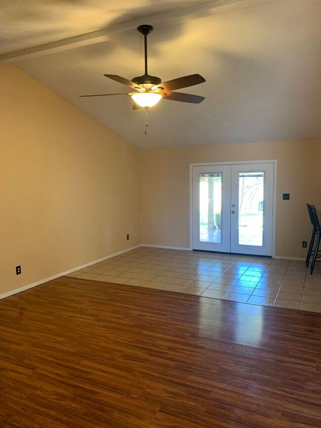 Building Photo - Move-In Ready 3-Bedroom in Sought-After Al...