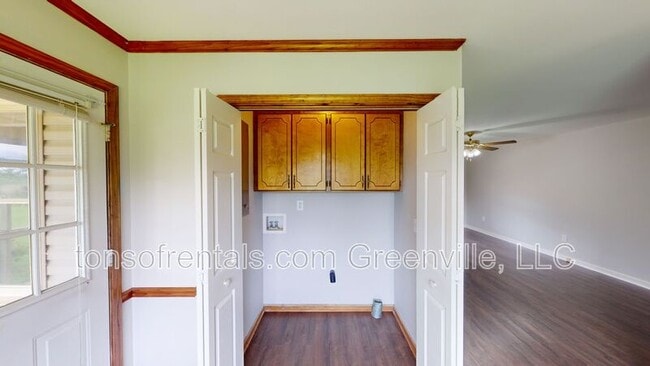 Building Photo - 121b Hipps Ave
