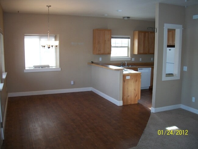 Building Photo - 611 N 15th Ave