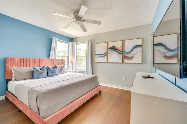 Building Photo - 441 Balmoral Dr