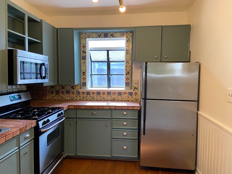 Kitchen - 5519 Miller Ave