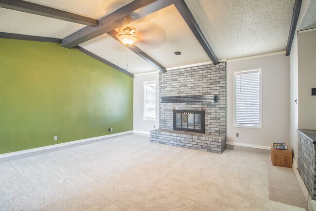 Building Photo - Charming home with updates!