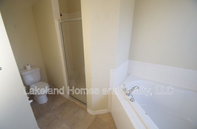 Building Photo - 823 Krenson Woods Ln