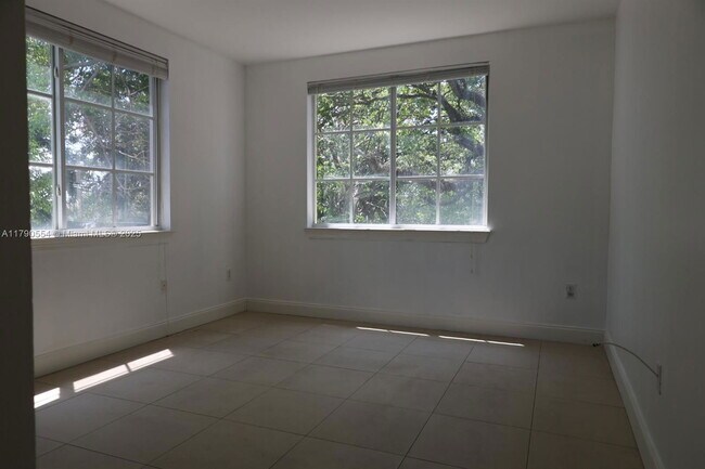 Building Photo - 6801 SW 44th St