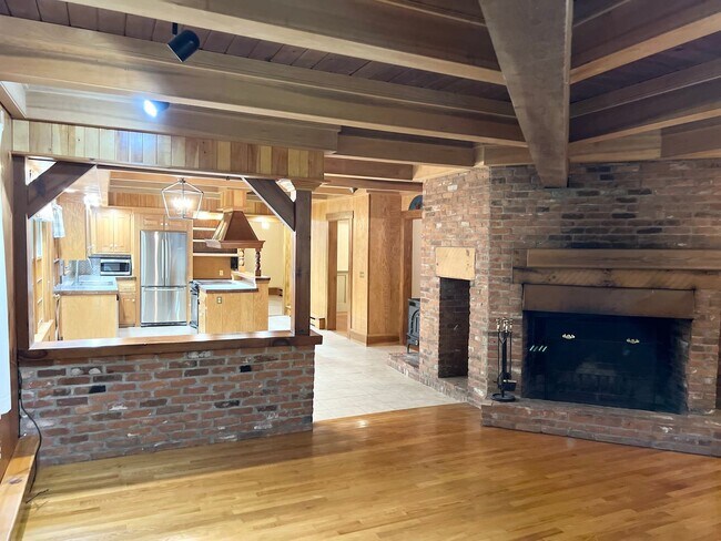 Building Photo - Private single family home for rent in East haddam