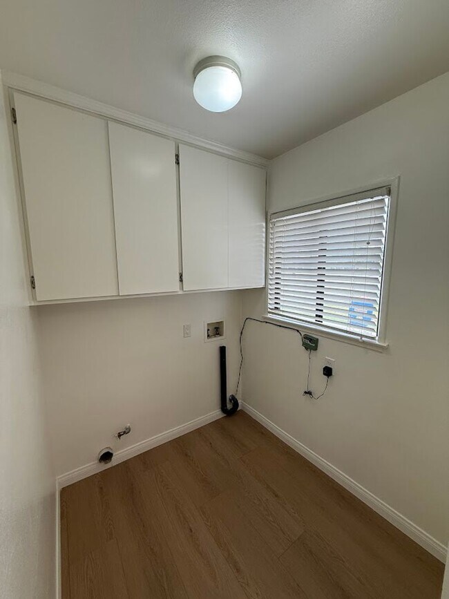 Building Photo - Beautiful 3 Bedroom, 2 Bathroom Granada Hills Home with Detached Garage!