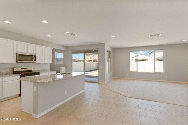 Building Photo - 8956 W Luke Ave