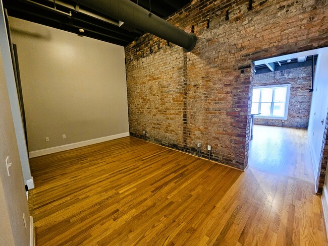 Building Photo - 1417 Market St