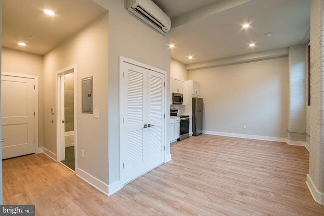 Building Photo - 1300 S 19th St