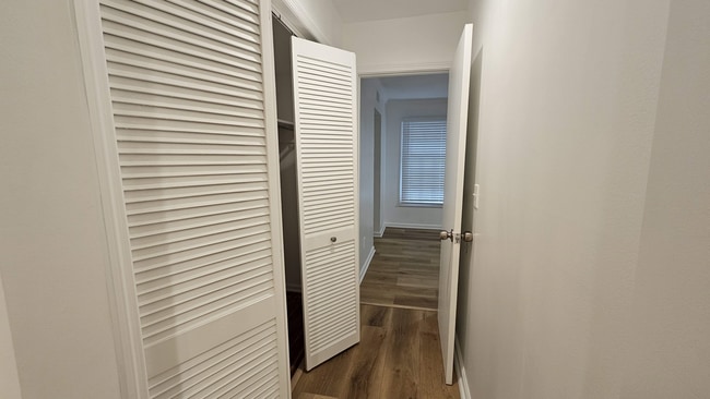 Building Photo - 3107 Colonial Way